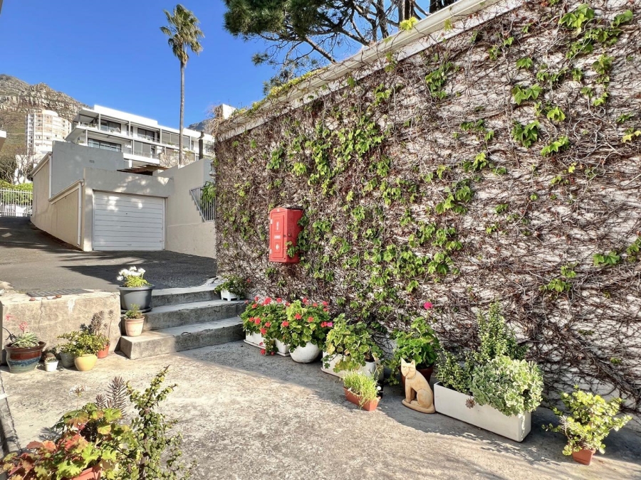 2 Bedroom Property for Sale in Vredehoek Western Cape